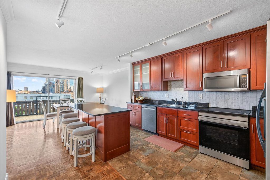 410 Groveland Avenue 702, Minneapolis, MN 55403
