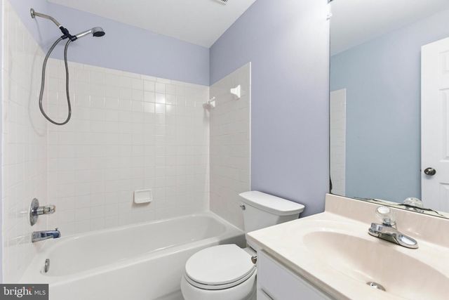 3971 HARTLAKE ST, Woodbridge, VA 22192