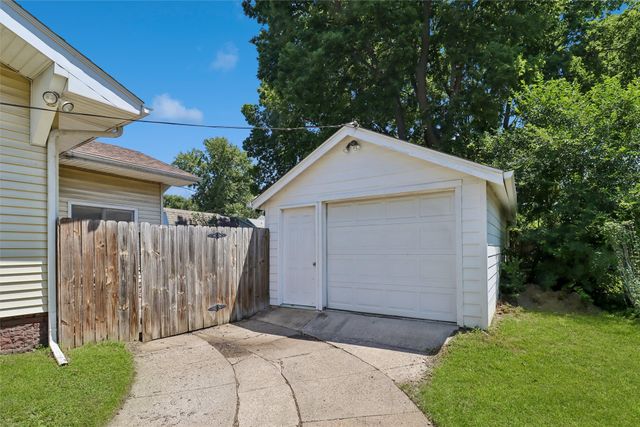 1805 E 12th Street, Des Moines, IA 50316
