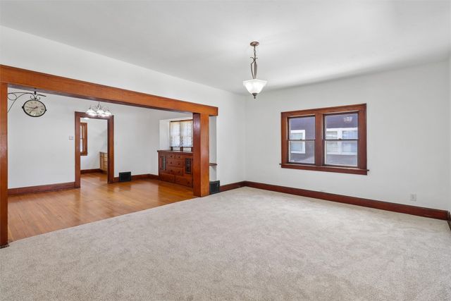 1805 E 12th Street, Des Moines, IA 50316