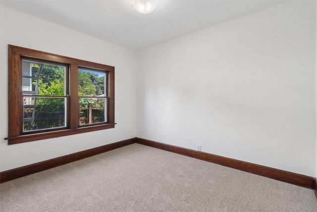 1805 E 12th Street, Des Moines, IA 50316