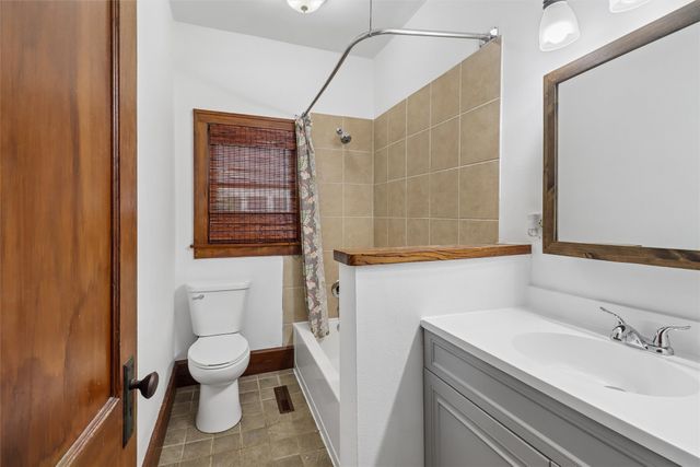 1805 E 12th Street, Des Moines, IA 50316