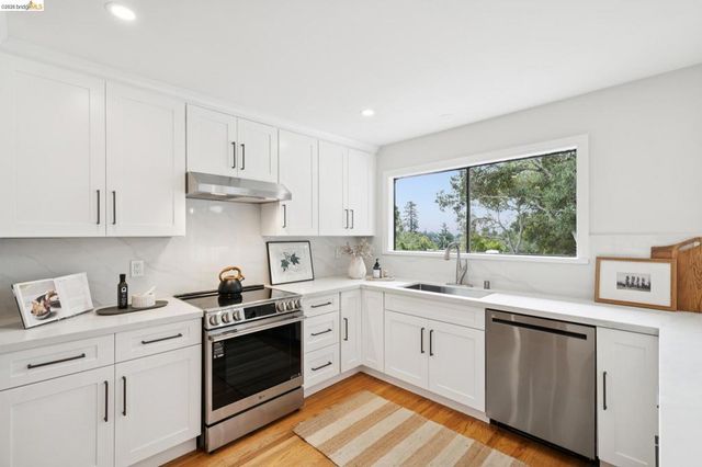 4325 Mountain View, Oakland, CA 94605