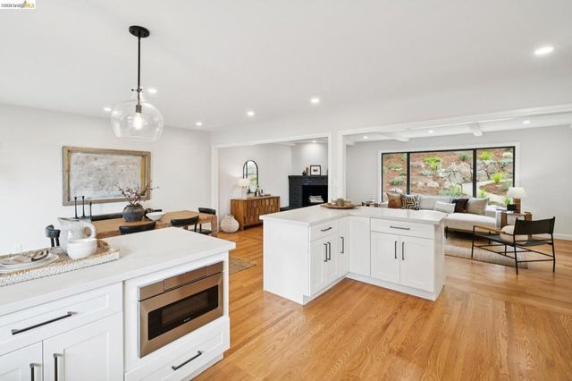 4325 Mountain View, Oakland, CA 94605