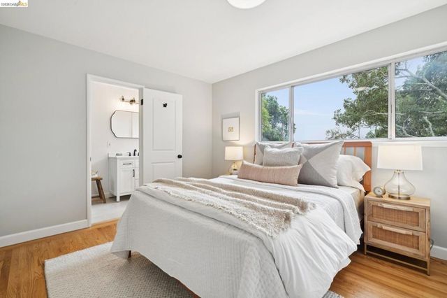 4325 Mountain View, Oakland, CA 94605