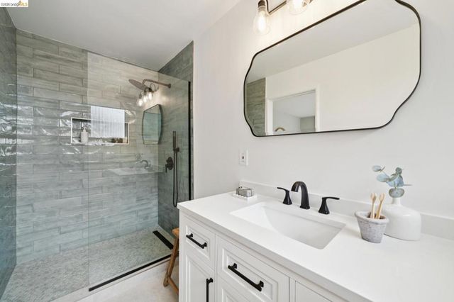 4325 Mountain View, Oakland, CA 94605