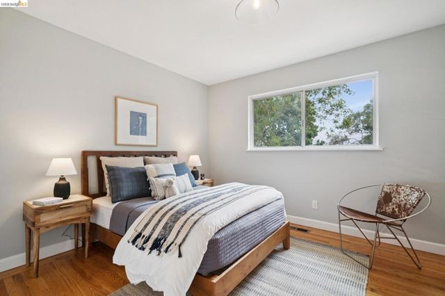 4325 Mountain View, Oakland, CA 94605