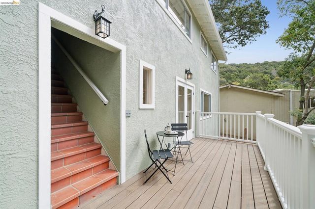 4325 Mountain View, Oakland, CA 94605