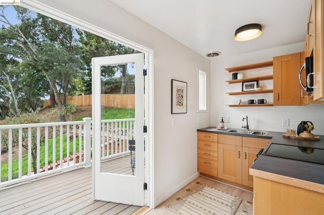 4325 Mountain View, Oakland, CA 94605