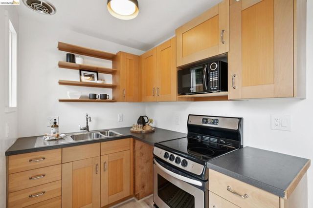 4325 Mountain View, Oakland, CA 94605