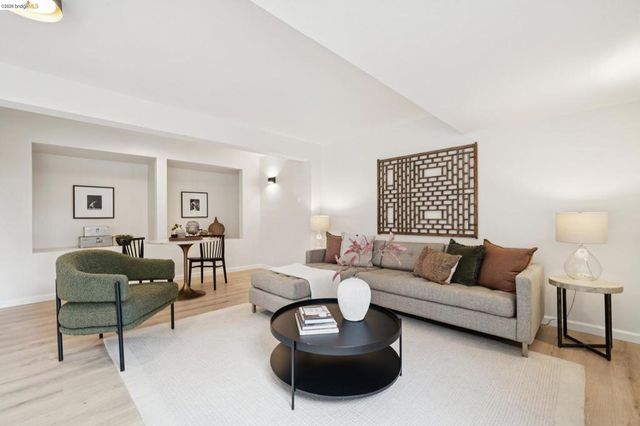 4325 Mountain View, Oakland, CA 94605