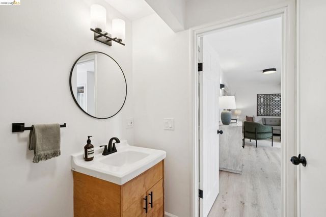 4325 Mountain View, Oakland, CA 94605