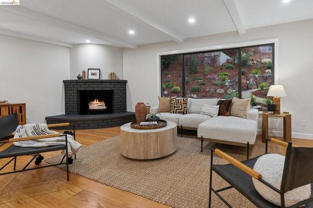 4325 Mountain View, Oakland, CA 94605