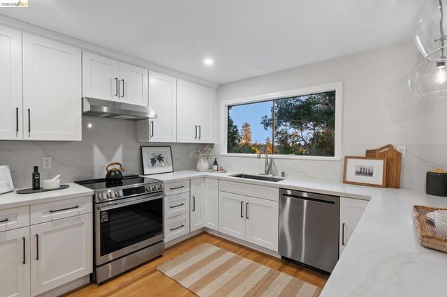 4325 Mountain View, Oakland, CA 94605