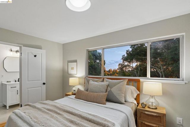 4325 Mountain View, Oakland, CA 94605