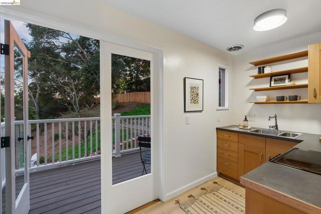 4325 Mountain View, Oakland, CA 94605