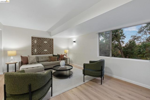 4325 Mountain View, Oakland, CA 94605