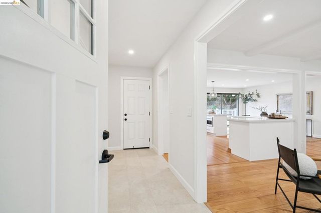 4325 Mountain View, Oakland, CA 94605