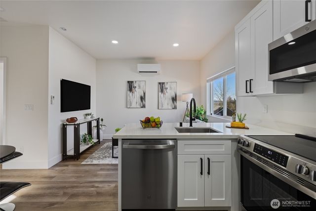 619 S 35th Street, Tacoma, WA 98418