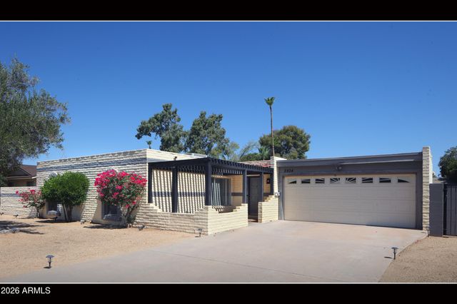 2934 E BERYL Avenue, Phoenix, AZ 85028