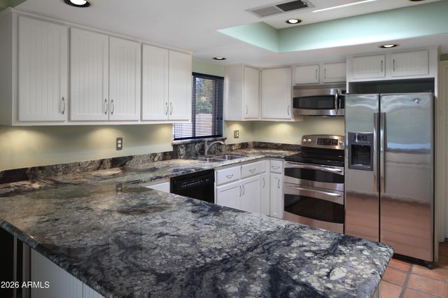2934 E BERYL Avenue, Phoenix, AZ 85028