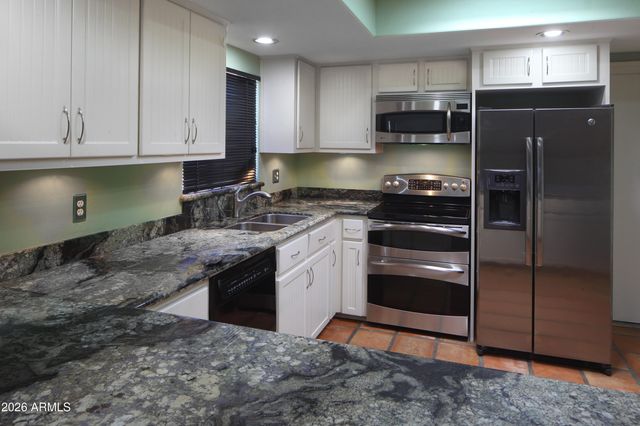 2934 E BERYL Avenue, Phoenix, AZ 85028