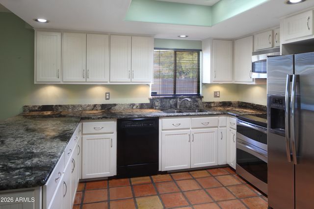 2934 E BERYL Avenue, Phoenix, AZ 85028