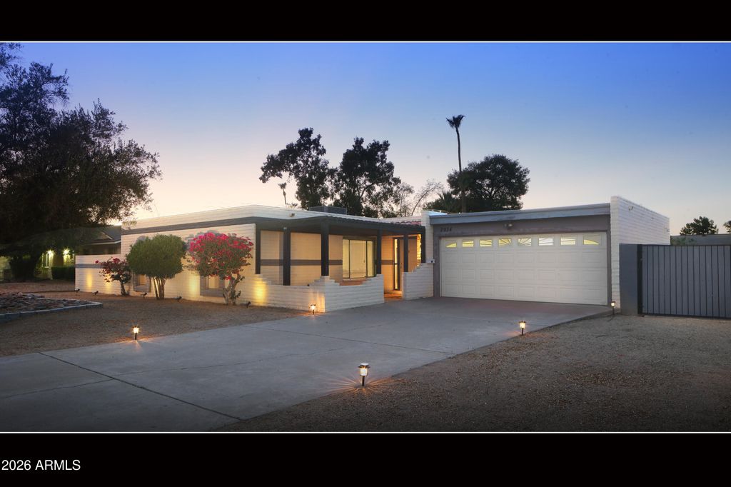 2934 E BERYL Avenue, Phoenix, AZ 85028