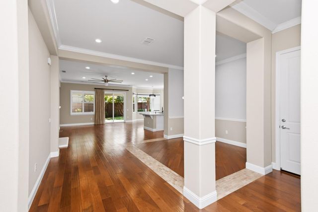 2040 Cove Ln, Roseville, CA 95747