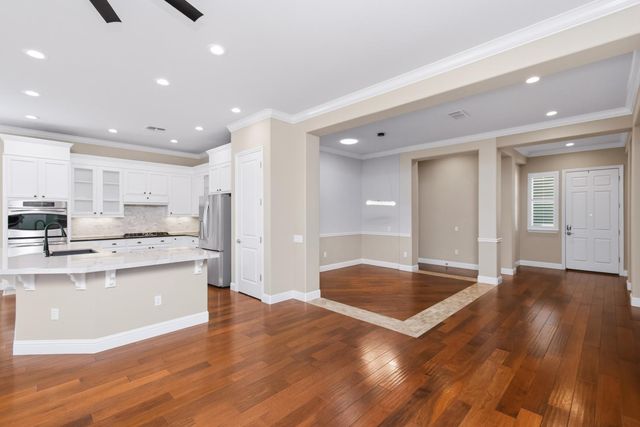 2040 Cove Ln, Roseville, CA 95747