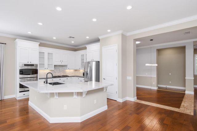 2040 Cove Ln, Roseville, CA 95747