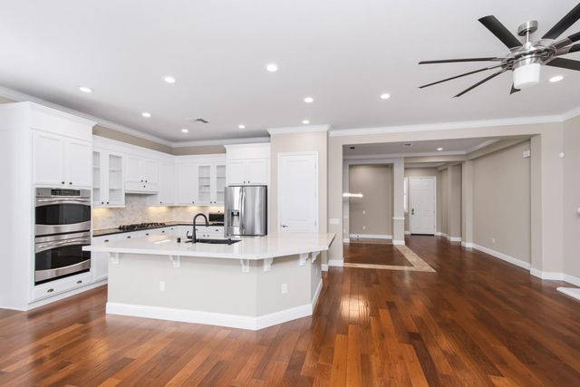 2040 Cove Ln, Roseville, CA 95747
