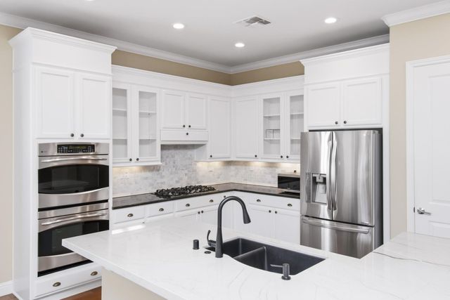 2040 Cove Ln, Roseville, CA 95747