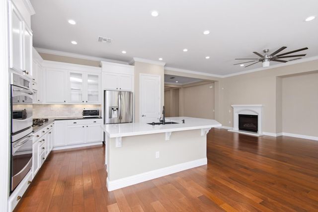2040 Cove Ln, Roseville, CA 95747