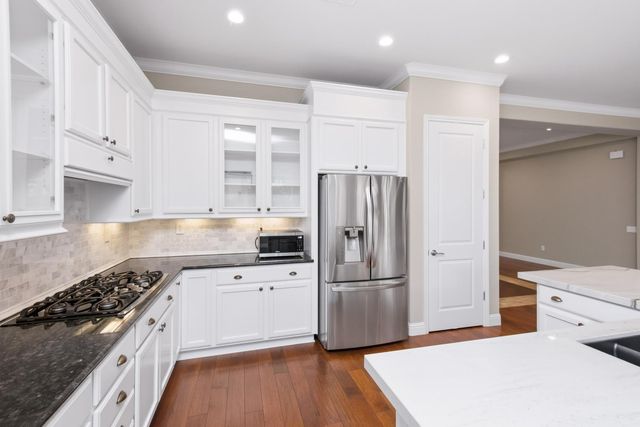 2040 Cove Ln, Roseville, CA 95747