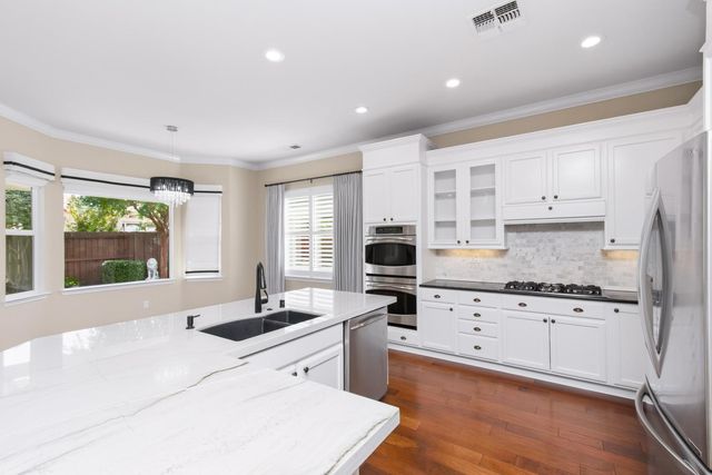 2040 Cove Ln, Roseville, CA 95747