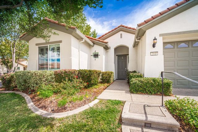 2040 Cove Ln, Roseville, CA 95747