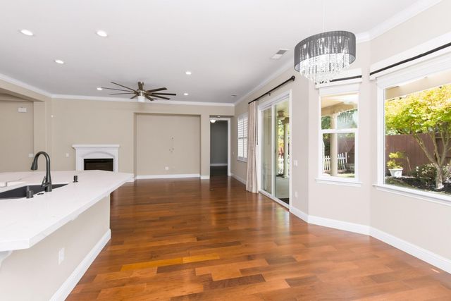 2040 Cove Ln, Roseville, CA 95747