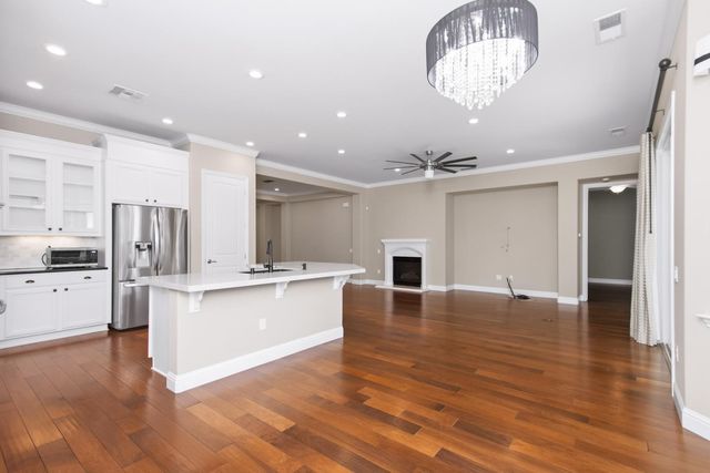 2040 Cove Ln, Roseville, CA 95747