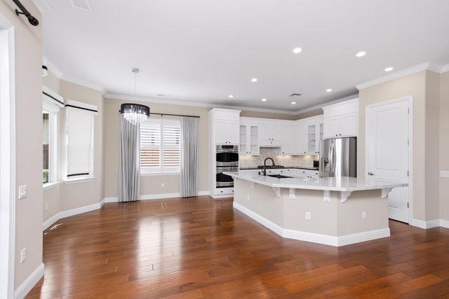 2040 Cove Ln, Roseville, CA 95747
