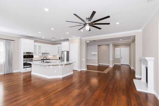 2040 Cove Ln, Roseville, CA 95747