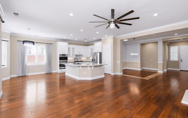 2040 Cove Ln, Roseville, CA 95747