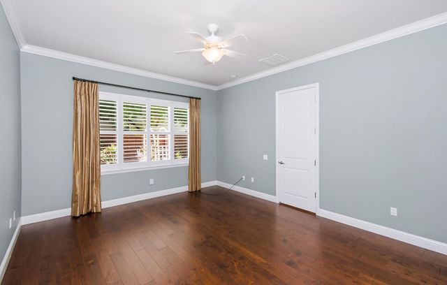 2040 Cove Ln, Roseville, CA 95747