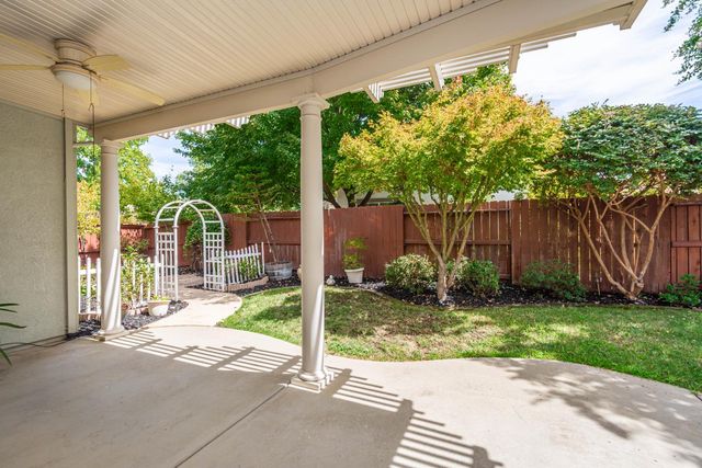 2040 Cove Ln, Roseville, CA 95747