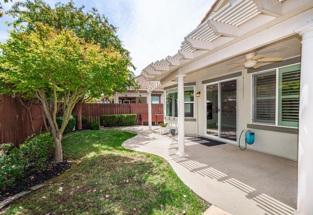 2040 Cove Ln, Roseville, CA 95747