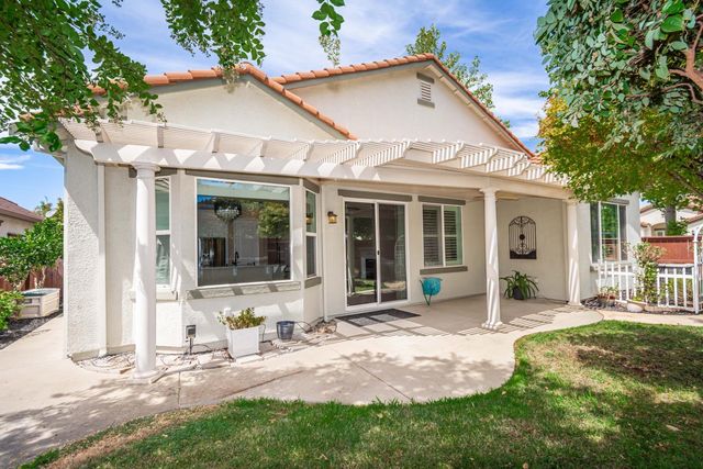 2040 Cove Ln, Roseville, CA 95747