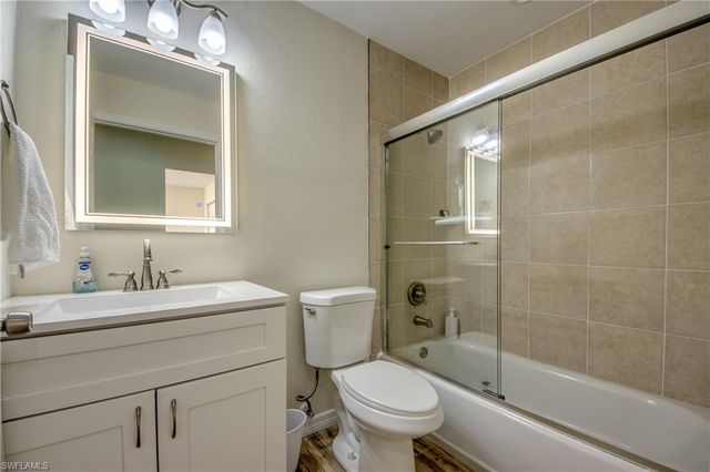 6425 Royal Woods DR, Fort Myers, FL 33908