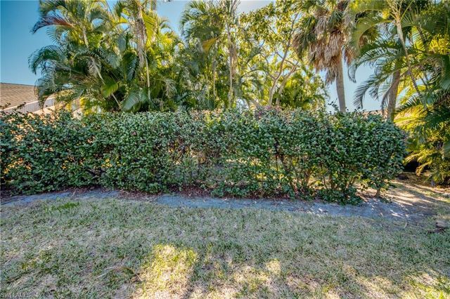 6425 Royal Woods DR, Fort Myers, FL 33908