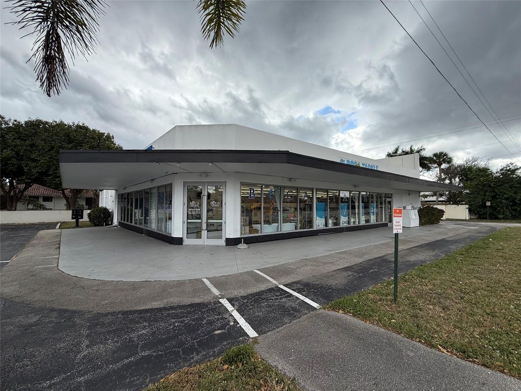 Image 2 of property listing at 3415 S Federal Hwy, Delray Beach, FL 33483