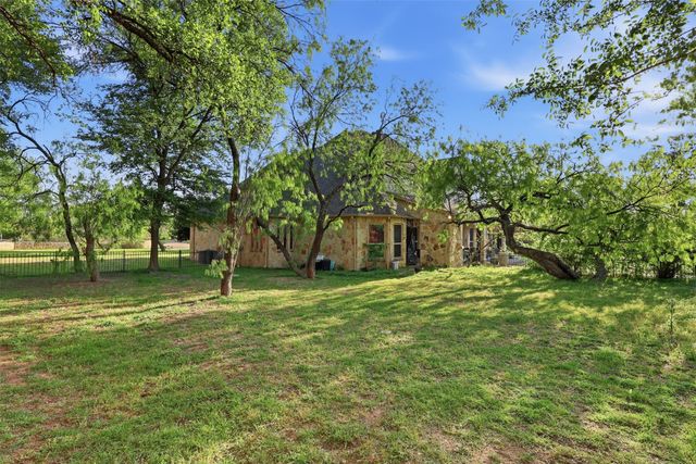3900 Estancia Way, Fort Worth, TX 76108